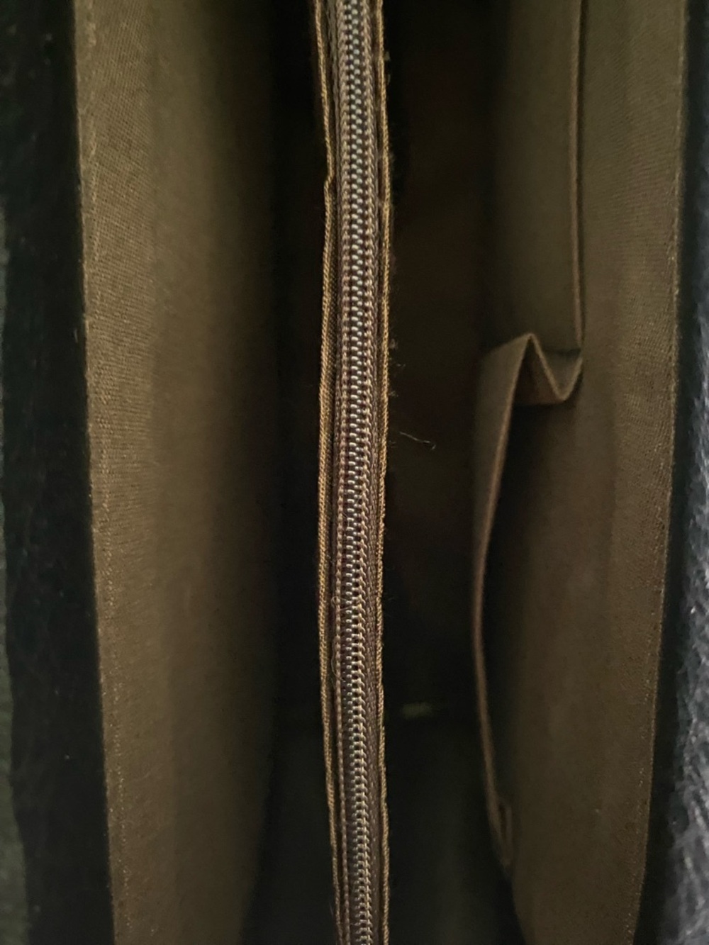 BLACK QUILTED SATCHEL HANDBAG WITH GOLD HARDWARE - Picture 3 of 16